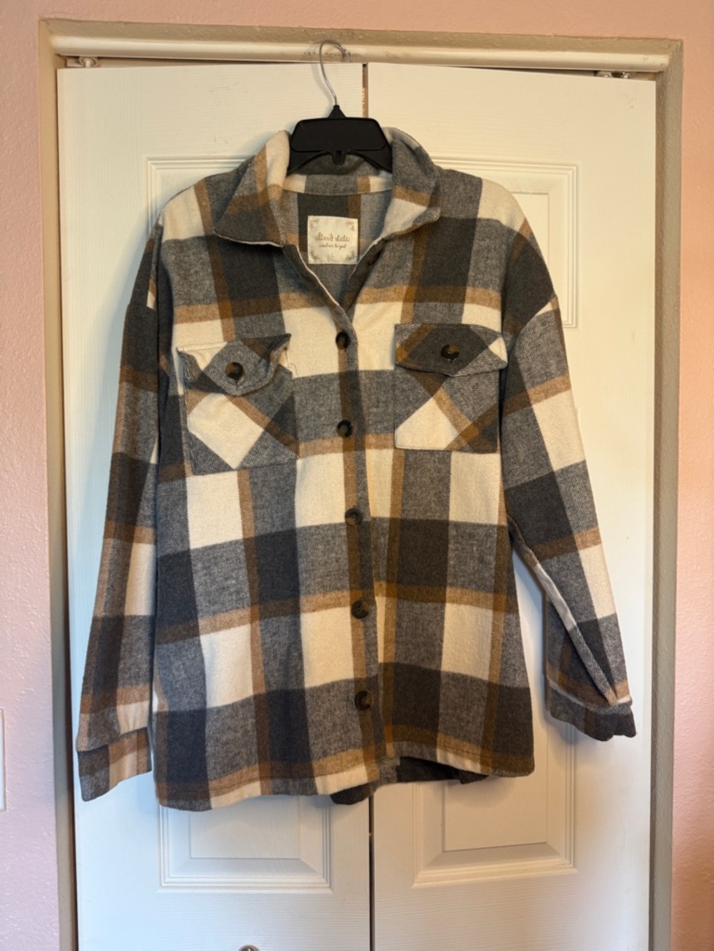 Altered State Plaid Button-Up Shacket with Chest Pockets - size L